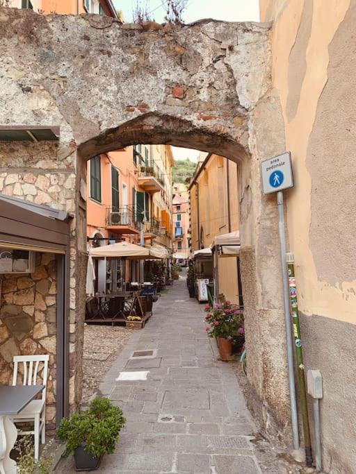 Historic Downtown Home By The Sea With King Bed Monterosso al Mare Eksteriør billede